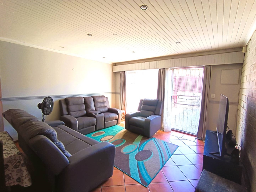 4 Bedroom Property for Sale in Langenhovenpark Free State